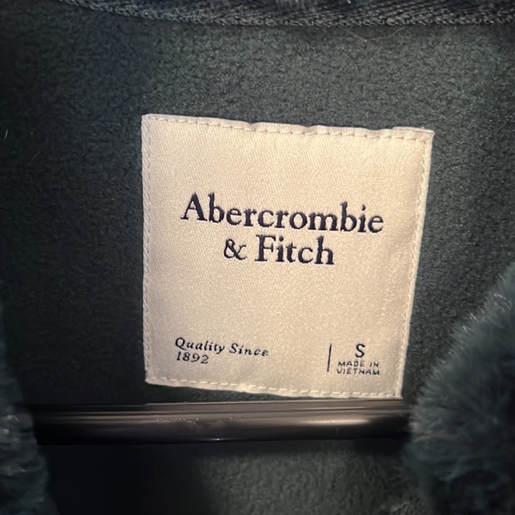 NWOT Abercrombie & Fitch Faux Fur Sweatshirt - Picture 4 of 4